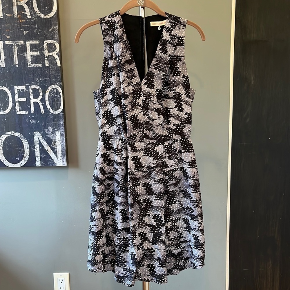 🐠Rebecca Taylor Summer Storm Silk Printed Dress Size 4 gray cutout back - Picture 2 of 8